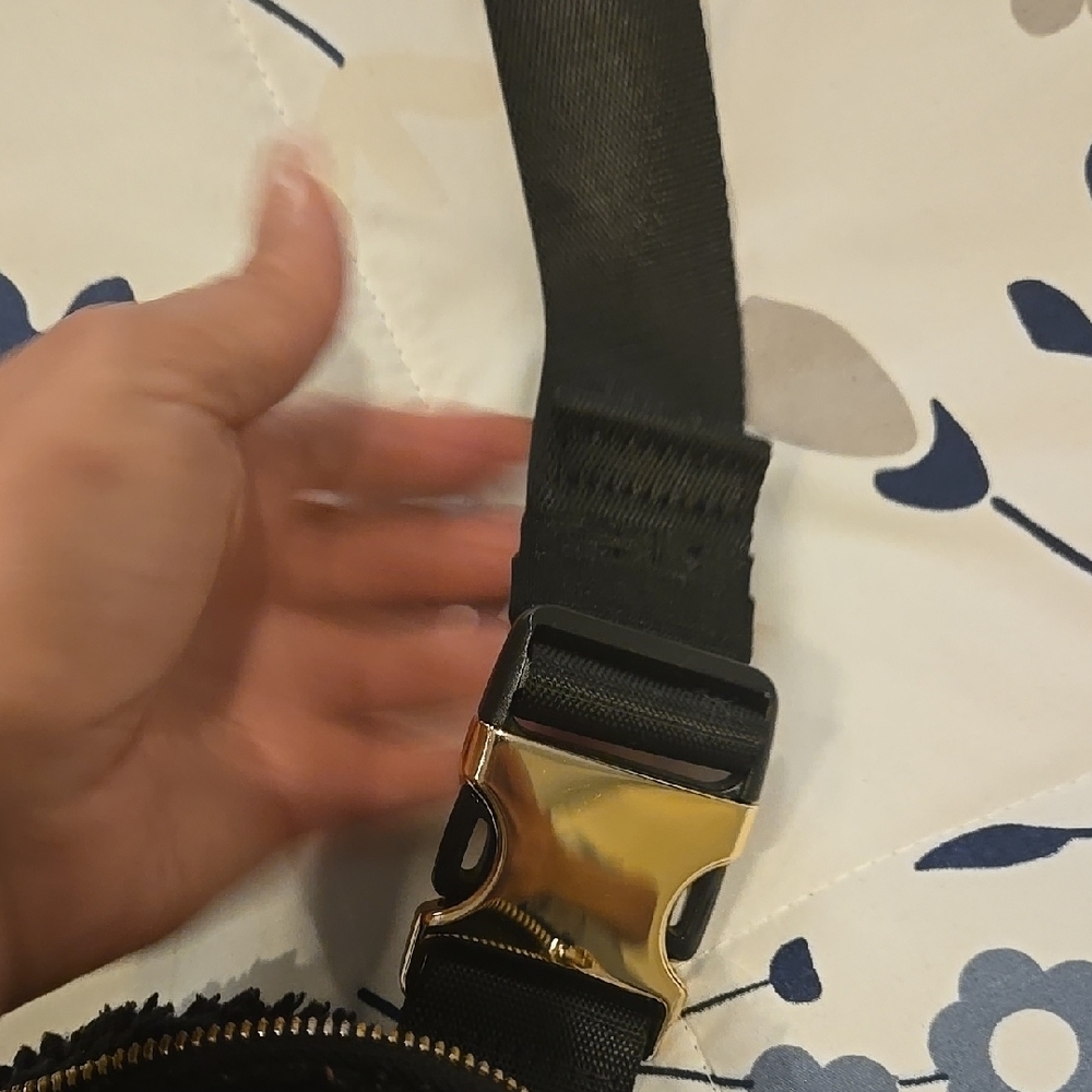 Lululemon Black Fuzzy Crossbody Bag - Picture 5 of 8